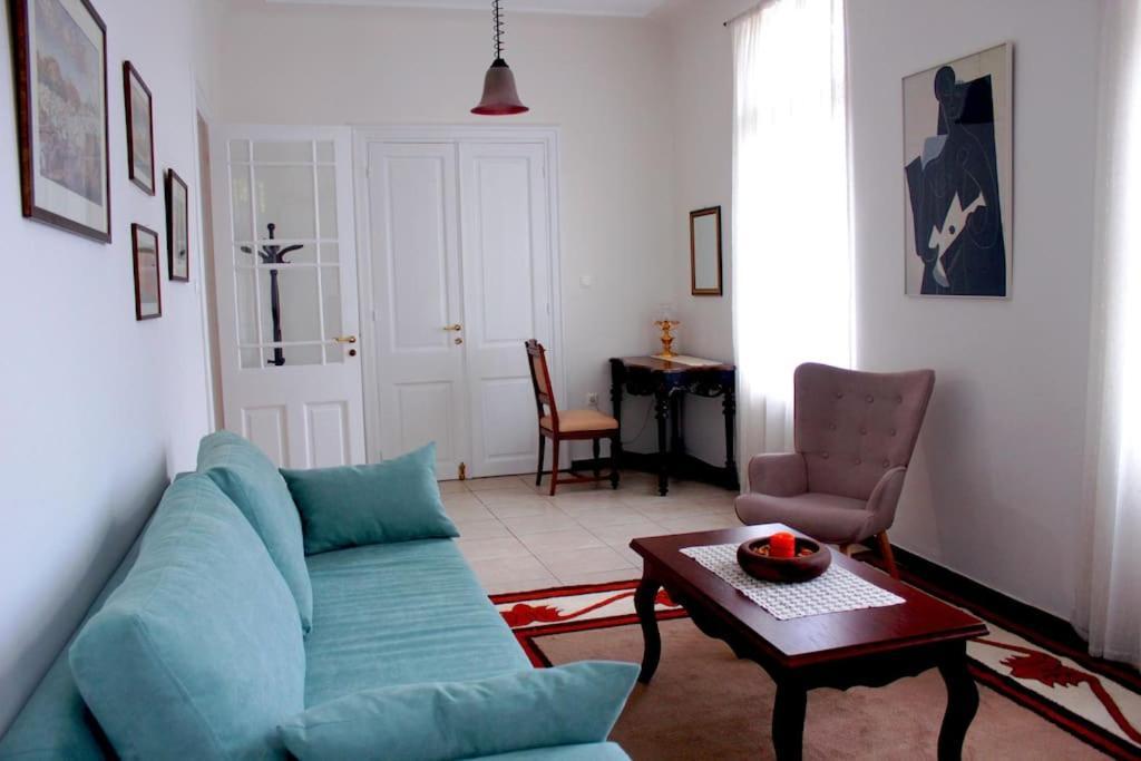 Calliope's Neoclassical In The Heart Of Plaka Daire